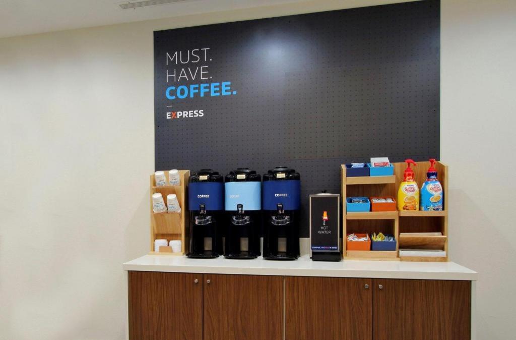 Holiday Inn Express Toronto East - Scarborough By Ihg Bagian luar foto