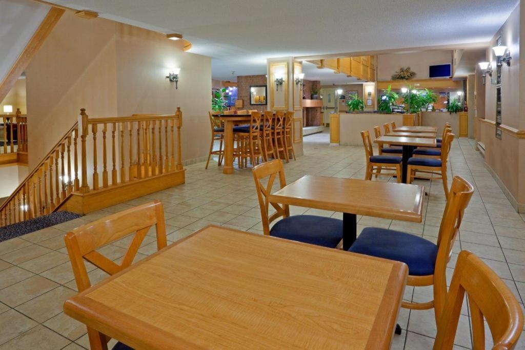 Holiday Inn Express Toronto East - Scarborough By Ihg Bagian luar foto