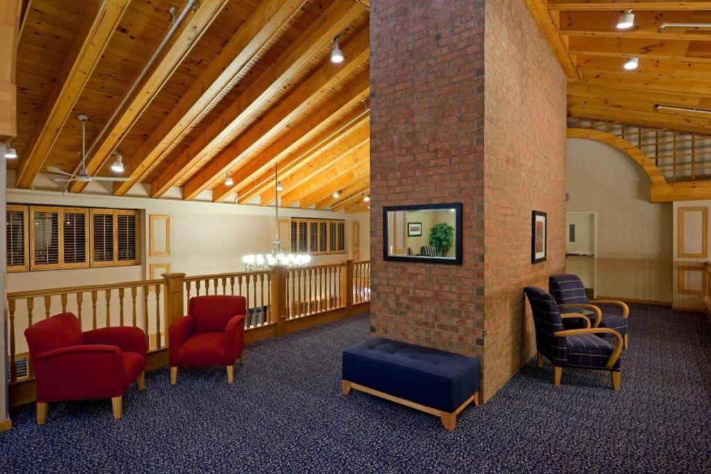 Holiday Inn Express Toronto East - Scarborough By Ihg Bagian luar foto