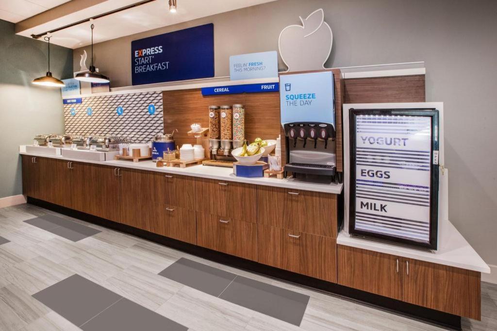 Holiday Inn Express Toronto East - Scarborough By Ihg Bagian luar foto