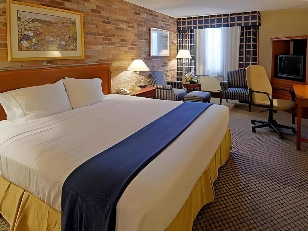 Holiday Inn Express Toronto East - Scarborough By Ihg Bagian luar foto