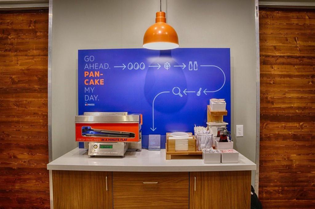 Holiday Inn Express Toronto East - Scarborough By Ihg Bagian luar foto