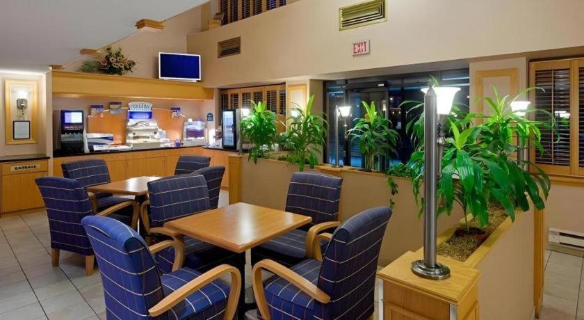 Holiday Inn Express Toronto East - Scarborough By Ihg Bagian luar foto