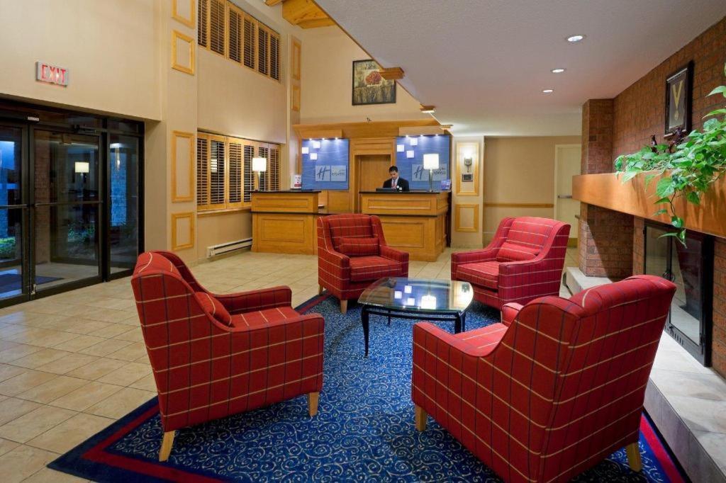 Holiday Inn Express Toronto East - Scarborough By Ihg Bagian luar foto