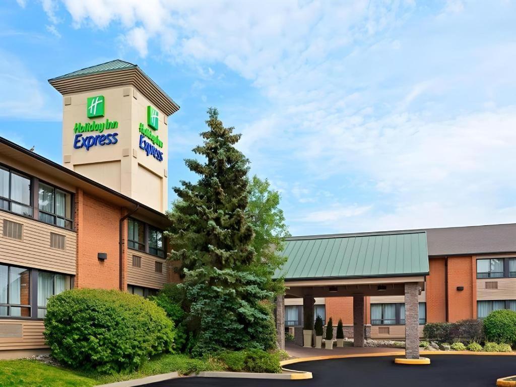 Holiday Inn Express Toronto East - Scarborough By Ihg Bagian luar foto